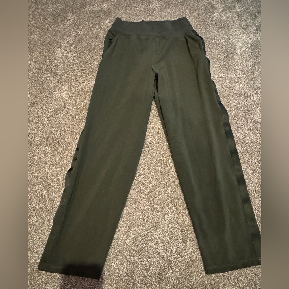 Athleta forest green high waisted joggers. Cropped leg. Worn a few times.